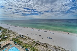 Condo, 2 quartos | Praia | Na praia 