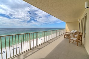 Condo, 2 Bedrooms | Property grounds