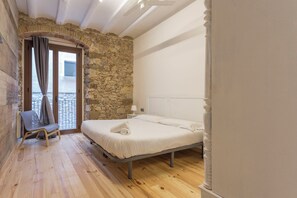 Standard Apartment, 3 Bedrooms, Private Pool, Ground Floor (Para bicicletas) | 3 bedrooms, premium bedding, down duvets, in-room safe - AS Sant Domenec Pool&Bike (Girona)