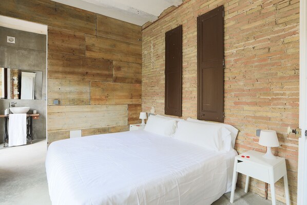 3 多间卧室、高档床上用品、羽绒被、客房内保险箱