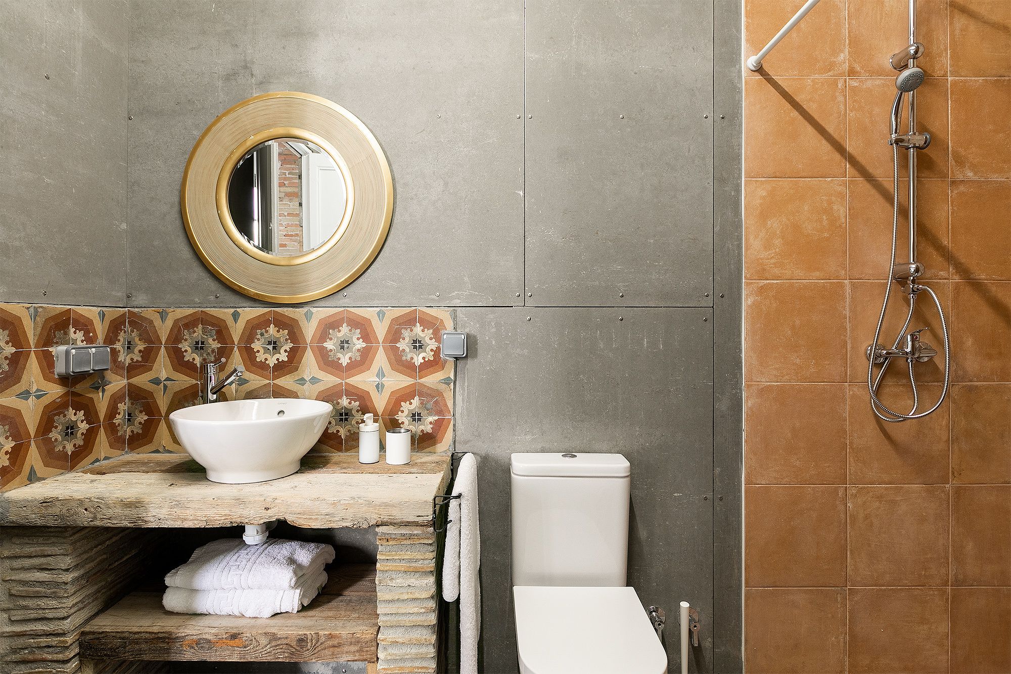 shower, rainfall showerhead, free toiletries, hair dryer