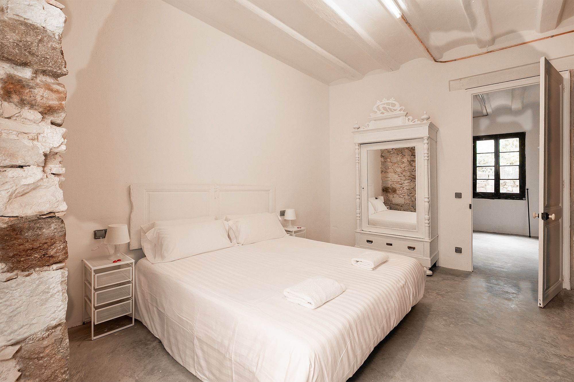 3 bedrooms, premium bedding, down duvets, in-room safe