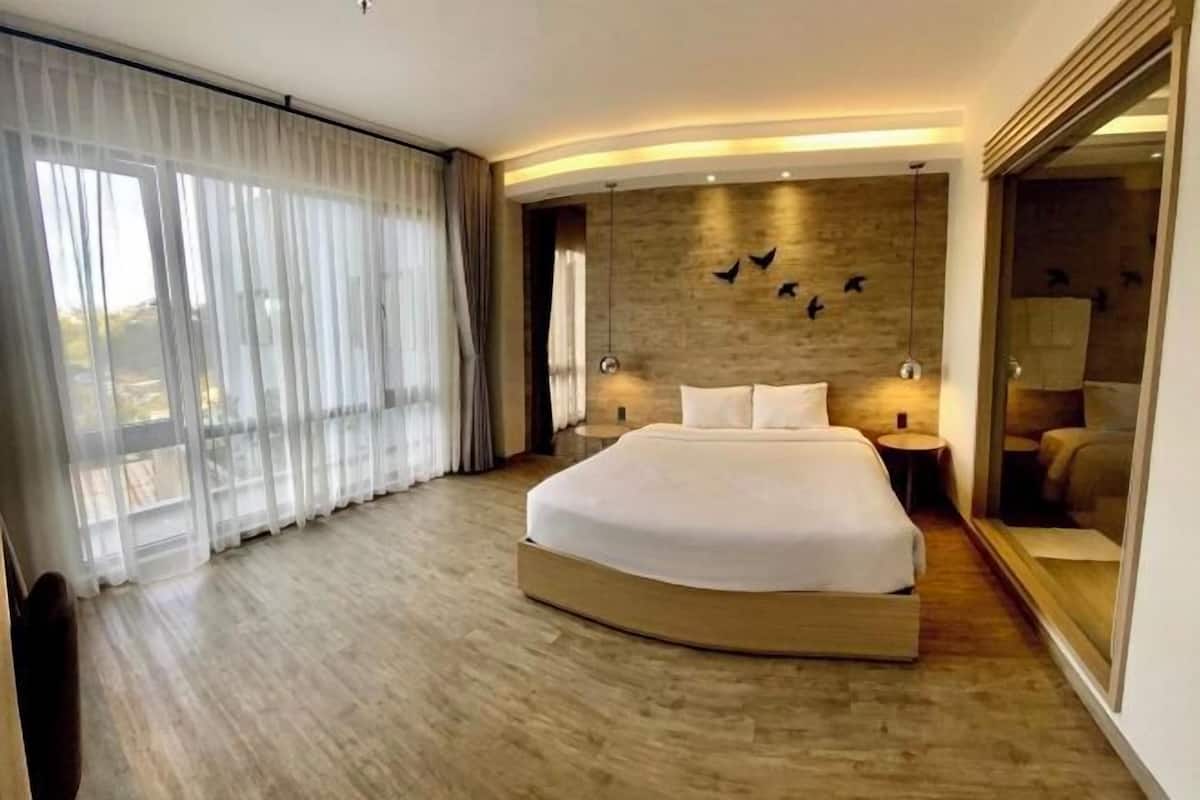Minibar, in-room safe, desk, blackout curtains