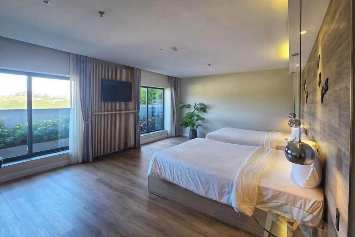 Minibar, in-room safe, desk, blackout curtains