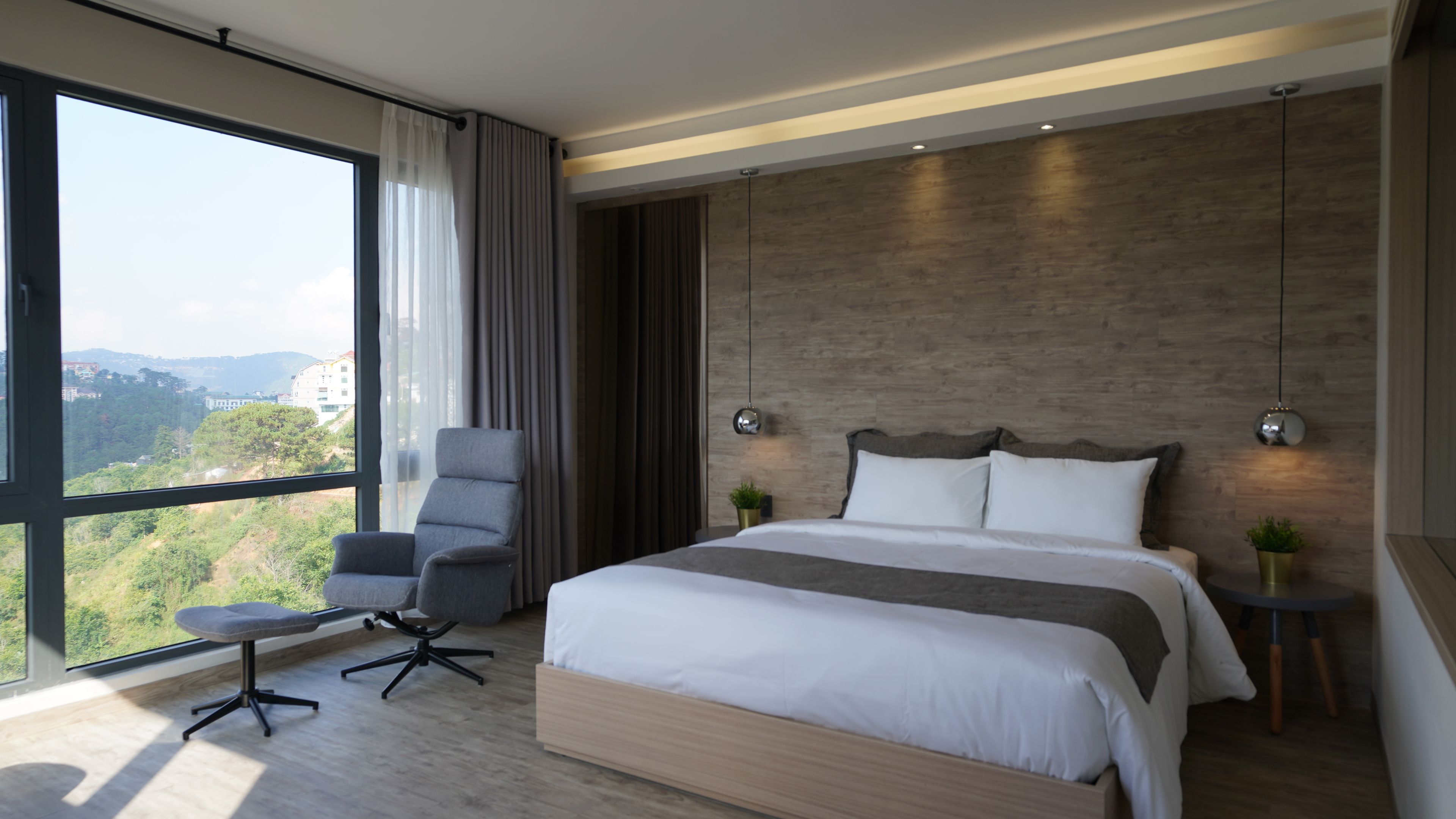 premier room | minibar, in-room safe, desk, blackout curtains