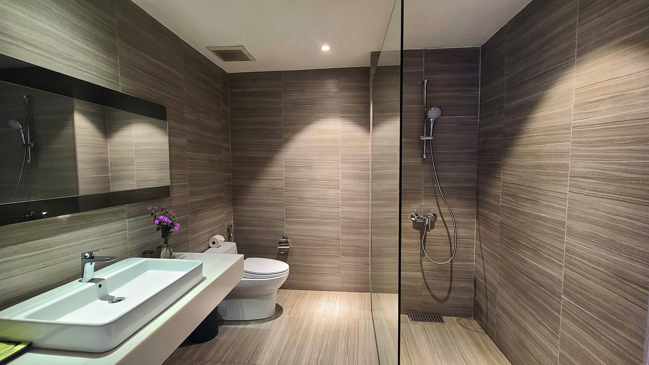 superior room | minibar, in-room safe, desk, blackout curtains