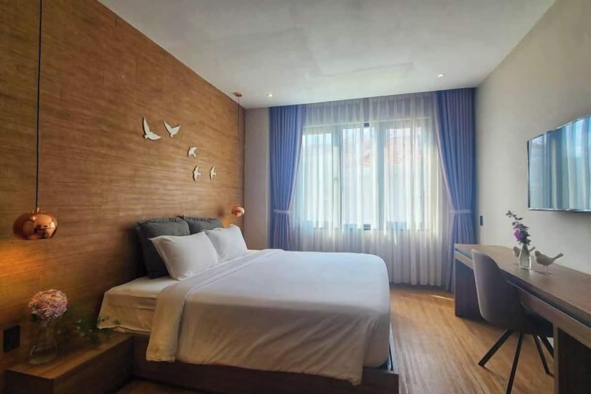 Minibar, in-room safe, desk, blackout curtains