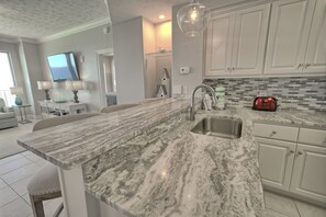 Appart'hôtel, 2 chambres | Cuisine privée