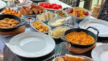 Free daily full breakfast