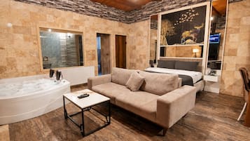 TURK HAMAMLI JAKUZILI ODA | In-room safe, desk, laptop workspace, blackout drapes