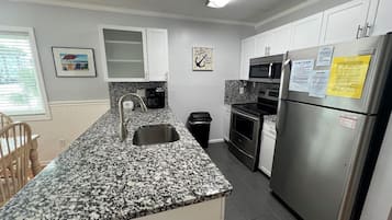 Lejlighed - 3 sovevĂŠrelser | Privat kĂžkken | KĂžleskab, ovn, kaffe-/temaskine, brĂždrister