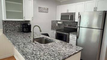 Condo, 3 Bedrooms | Private kitchen