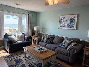 Condo, 3 habitaciones | Área de sala de estar | Televisión de pantalla plana, consola de videojuegos y libros 