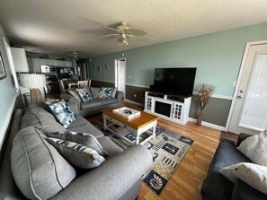 Condo, 3 Bedrooms | Living area