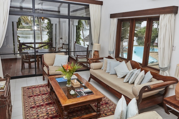 TV plasma 32-inch có truyền hình vệ tinh, TV