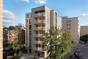 Vista frontal de la propiedad