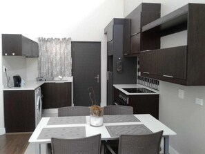Modern 2 Bedroom Serviced Apartment (Sunset view)