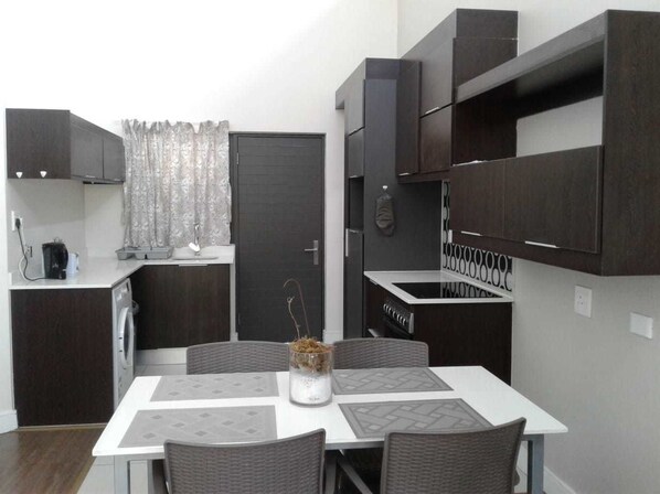 Modern 2 Bedroom Serviced Apartment (Sunset view)