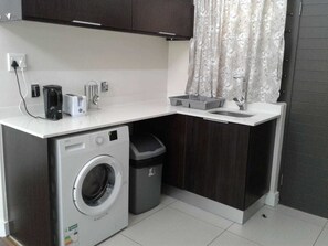 Fridge, microwave, oven, stovetop - Doga's Place (Sandton)