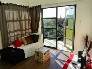 Modern 2 Bedroom Serviced Apartment (Sunset view) | Living room
