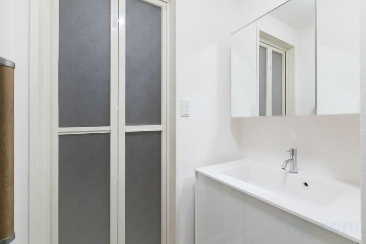 Separate tub and shower, free toiletries, hair dryer, slippers