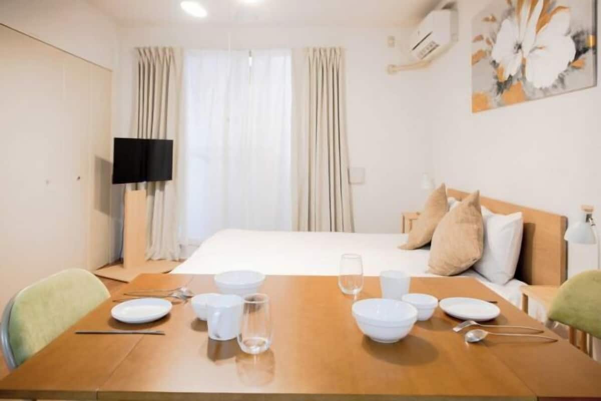 Iron/ironing board, free WiFi, bed sheets
