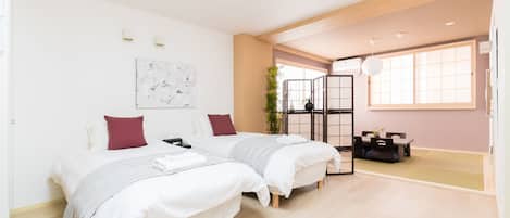 Quadruple Room | Iron/ironing board, free WiFi, bed sheets