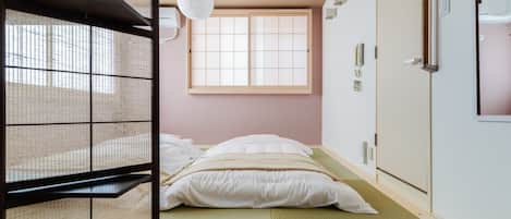 Vierpersoonskamer | Een strijkplank/strijkijzer, gratis wifi, beddengoed