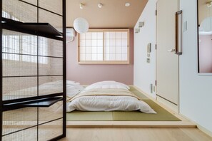Quadruple Room | Iron/ironing board, free WiFi, bed sheets - Guest House MIYABI (Kyoto)