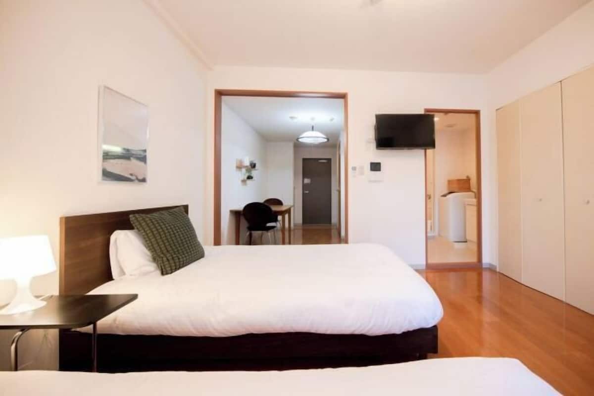 Iron/ironing board, free WiFi, bed sheets