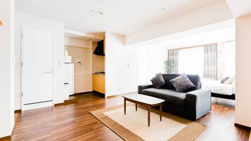 Studio Suite | Living area | TV