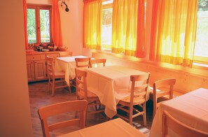 Tägliches inbegriffenes Frühstücksbuffet