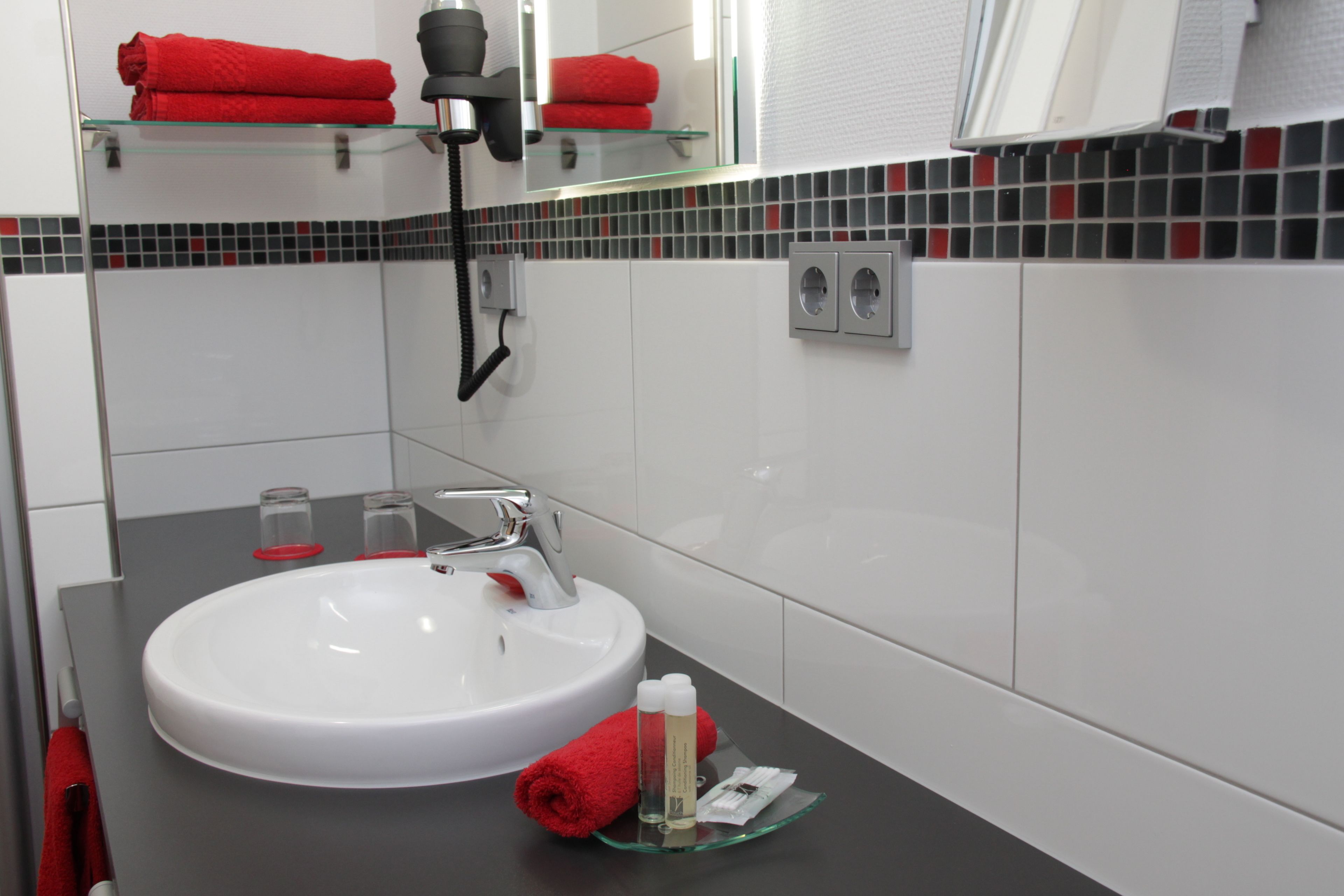 shower, free toiletries, hair dryer, towels