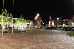 Façade de lâhĂ©bergement â soirĂ©e/nuit