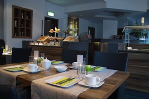 Daily cooked-to-order breakfast for a fee - HIB Hotel in Baesweiler (Baesweiler)