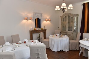 Free daily English breakfast  - Villa des Glycines (Thouars)