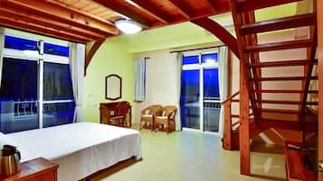 Family Studio, 2 Bedrooms, Non Smoking, Mountain View (302)