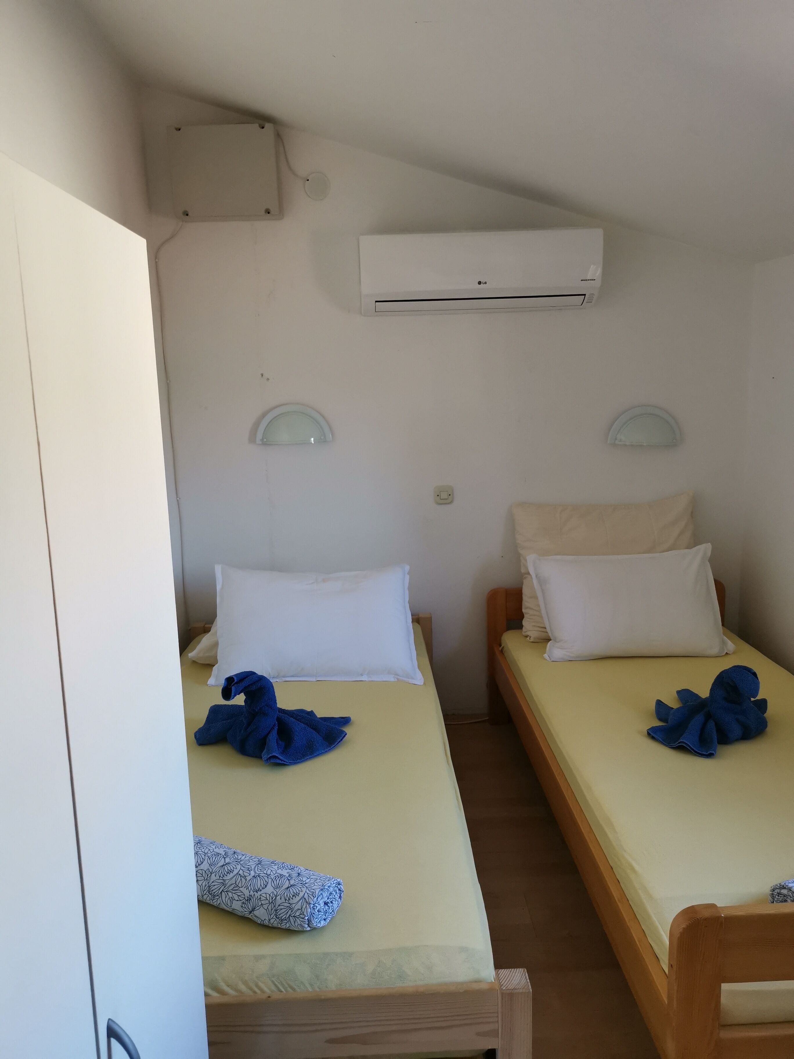 Standard Twin Room, Shared Bathroom | Premium bedding, minibar, desk, free WiFi