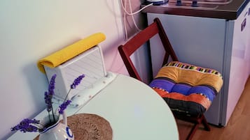 スタンダード スタジオスイート 1 ベッドルーム | 高級寝具、ミニバー、デスク、WiFi (無料)