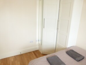 1 chambre, bureau, fer et planche à repasser, Wi-Fi gratuit