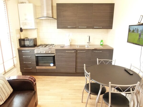 Apartment, 1 Bedroom | In-room dining