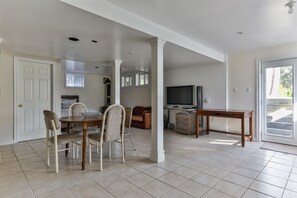 Classic Cottage, 4 Bedrooms | Living area | Flat-screen TV