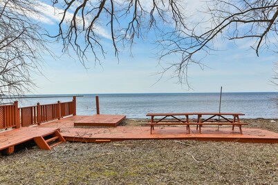 QuickStay Lake Simcoe Homestyle Cottage Private Beach