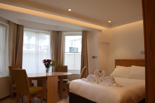 Superior Apartment, Multiple Beds, Non Smoking | Living area