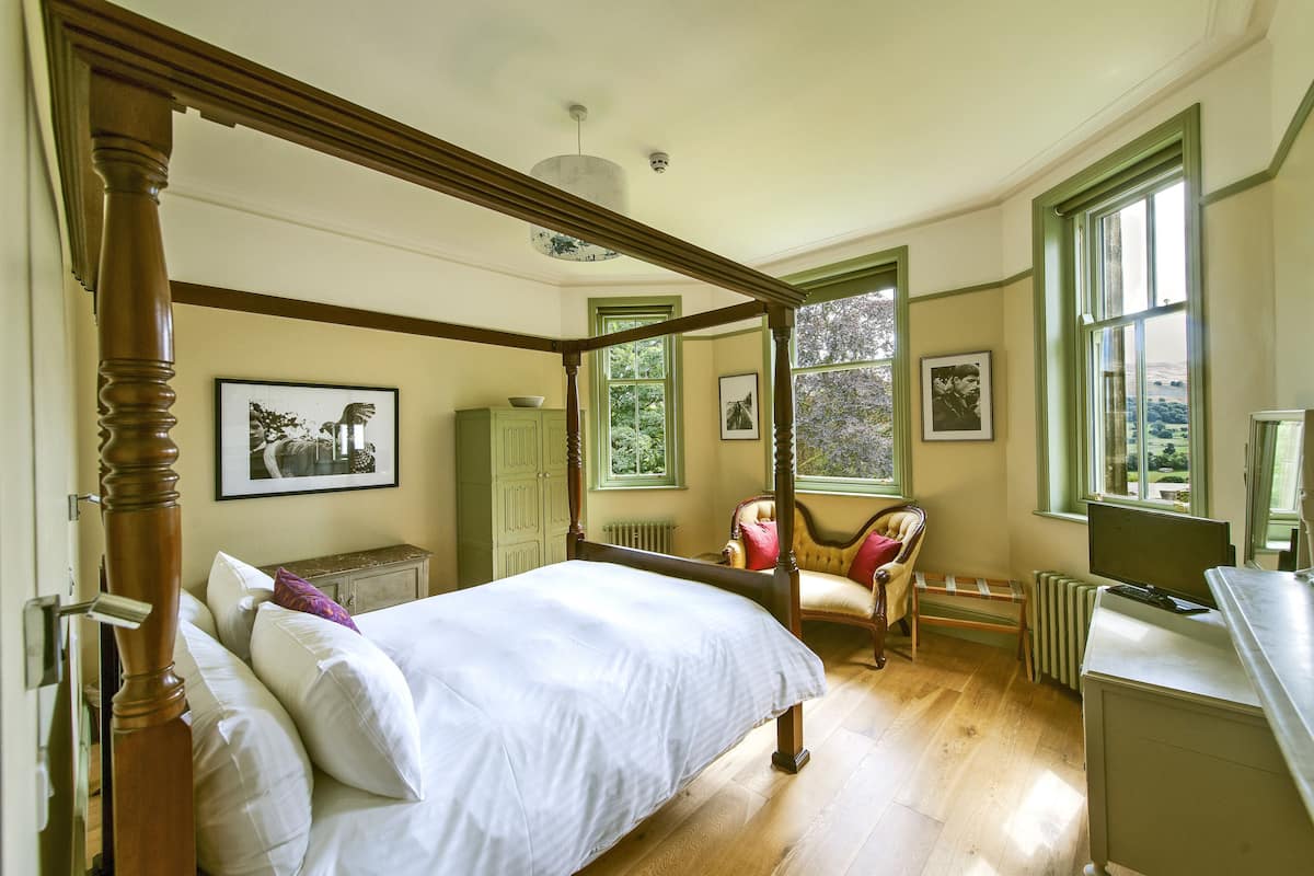 Premium bedding, individually decorated, iron/ironing board, free WiFi