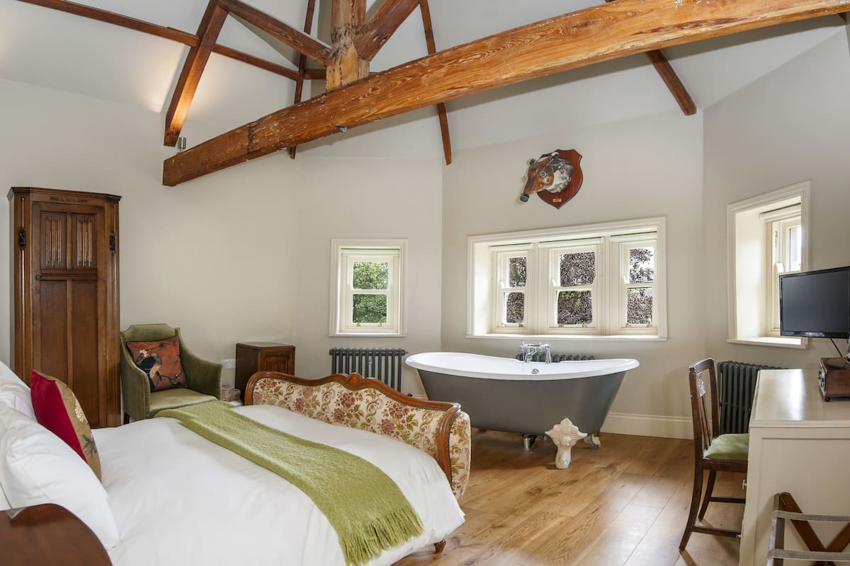 Premium bedding, individually decorated, iron/ironing board, free WiFi