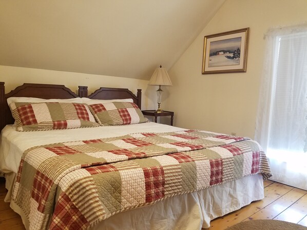 Comfort Room, 1 King Bed, Private Bathroom