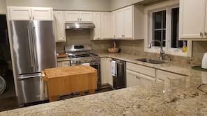 Microwave - 1860 House Inn and Vacation Rental Home (Stowe)