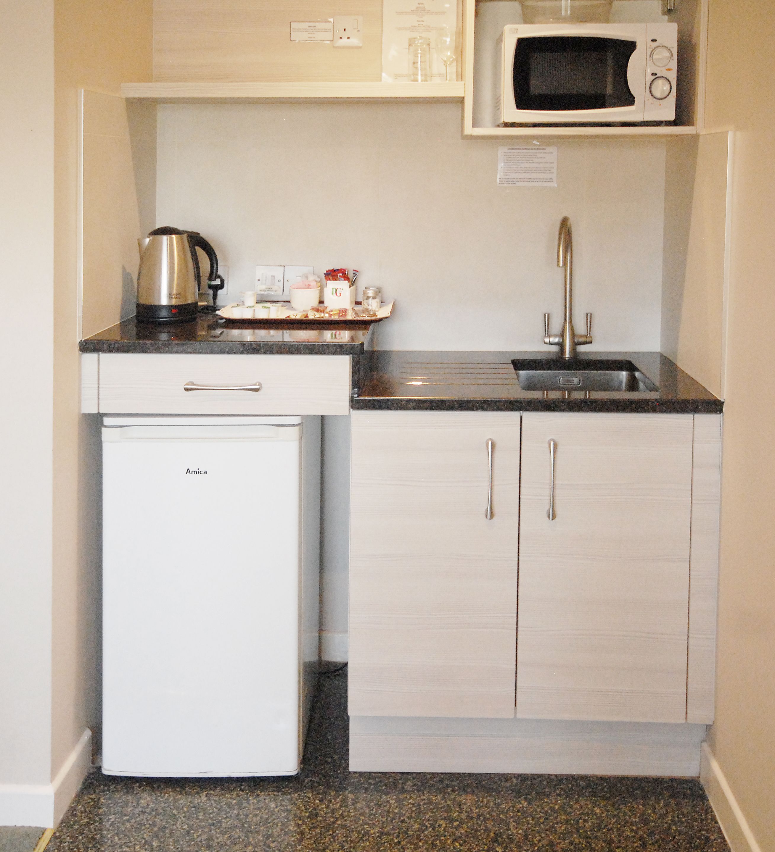 高級寢具、迷你吧、書桌、隔音