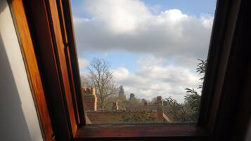 Premium bedding, minibar, desk, soundproofing